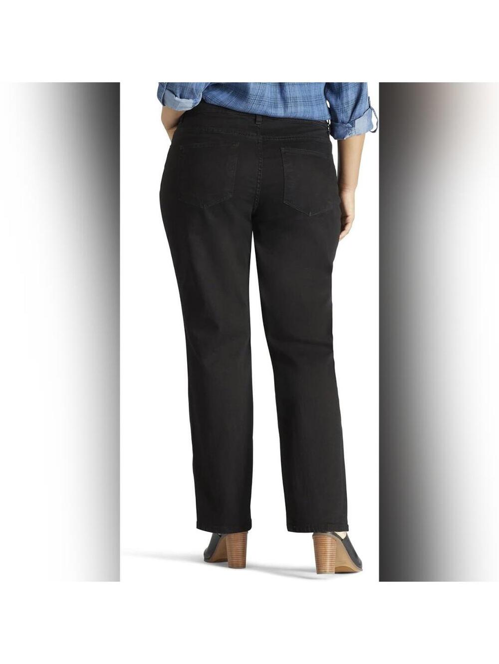 NWT Lee Plus Size Slims Classic Relaxed Fit Monroe Straight Leg Jean, 26W - Picture 2 of 3